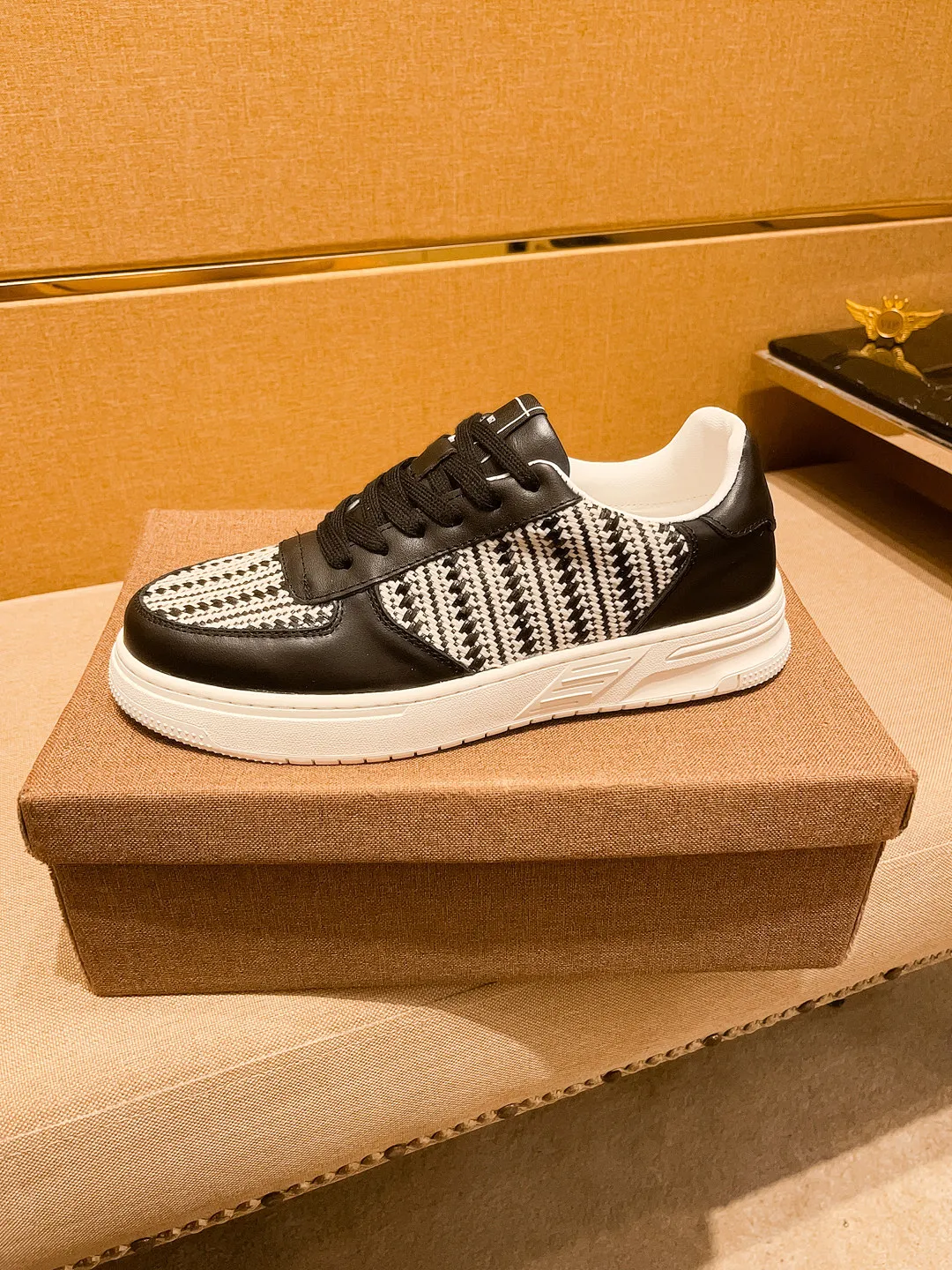 🚘🚘Factory batch 400💰【Dior】🔥Men's high-end brand of shoes official website 1:1 latest masterpiece: the upper is made of first-layer cowhide imported from Italy with a comfortable and breathable lining➕original non-slip and wear-resistant outsole🔥, making walking more convenient and comfortable! An exclusive new model, a stunning work, a beautiful 1:1 replica [color] compared to the official quality! Create a fashionable personality to set off your uniqueness! A must-have for trendy men! Classic 🔥Size: 38-44 Color: 🔥 2⃣️colors available🔥